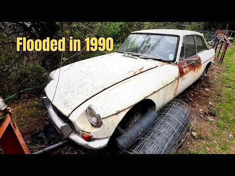 Starting a Flooded Car Abandoned Since 1990 – And Making It Drive Again