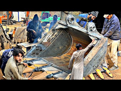 Handmade Manufacturing Process of Excavator Machine Small Size Bucket From Old Ship Steel Plate