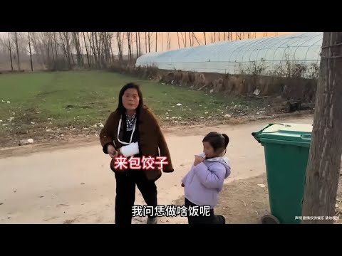 Adu bought a large piece of meat, saying he wanted to make dumplings, but Li Jia said she didn't ...