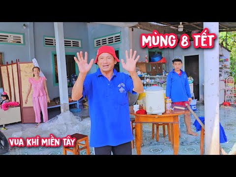 Mùng 8 tết Vua Khỉ khai trương cưa 2 cây Cóc Cày và 1 cây Dừa trong không gian hẹp.