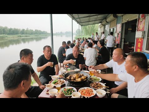 The peach-wood-fired stove is used to stew the three-year-old goose which costs 218 yuan per piece