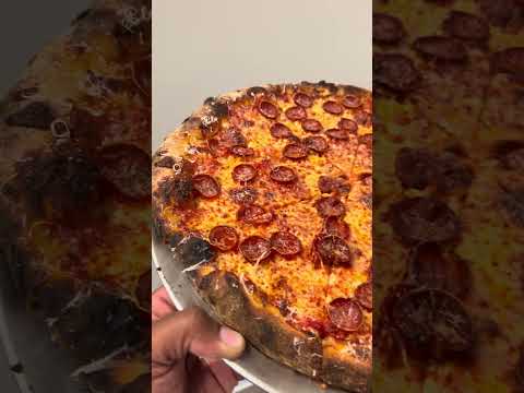 Someone on Reddit said this looks like a Walmart pizza