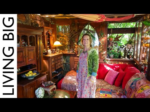 Secret Tiny Home & Garden Hidden In The Heart Of The City