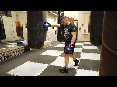 Сильный одиночный удар отрабатываем самостоятельно на боксерском мешке