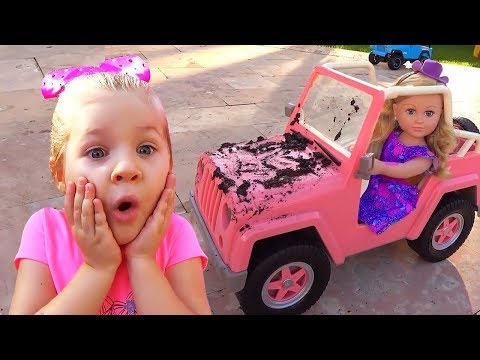 Diana chơi với đồ chơi cưỡi ngựa