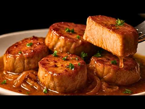 Kochen Sie kein Schweinefleisch, bis Sie diese karamellisierte Zwiebelsauce sehen! (So saftig!)