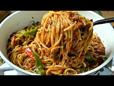 Cooking spaghetti pasta, it's really delicious