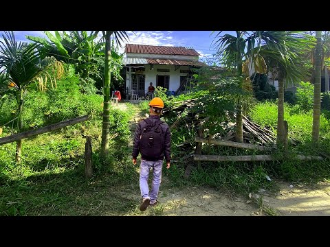 Son Returns to Visit Elderly Father and Breaks Down in Tears Seeing the Old House