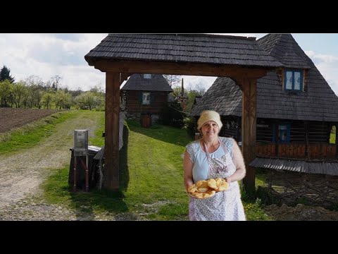 How mountain people live in this magical Carpathian village. Cooking bread and goat cheese pie.