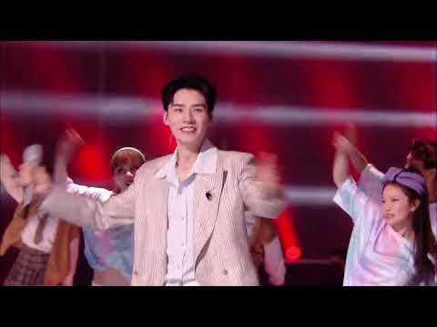 2023湖南卫视跨年晚会何炅、龚俊嗨唱《小城夏天》，热情感染全场，太欢乐了！