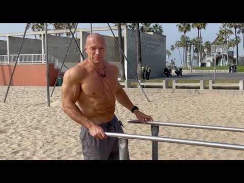 Тренировка с весом тела на спортплощадке за 20 минут.