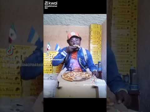 DEGUSTANDO UNA PIZZA 🍕🍕 DOMINOS RELLENO DE QUESO