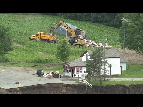 Family that lost home to flooded river vows to keep store open as floodwaters devastate Midwest