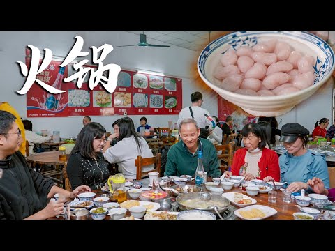 【粤语】广东一家火锅店，每年只营业9个月，却每天排起10米长队，竟是因为一口特色鱼丸！