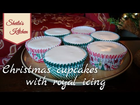 Christmas cupcakes with royal icing – perfect easy cupcakes for Christmas