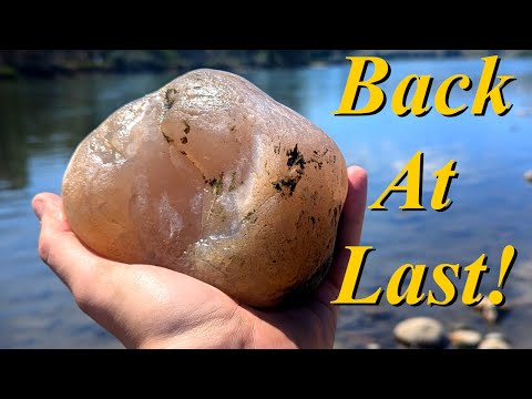 Back to the River! We found an Iceberg Agate, Agatized Wood, Vibrant Jaspers, Plume agate, & more!
