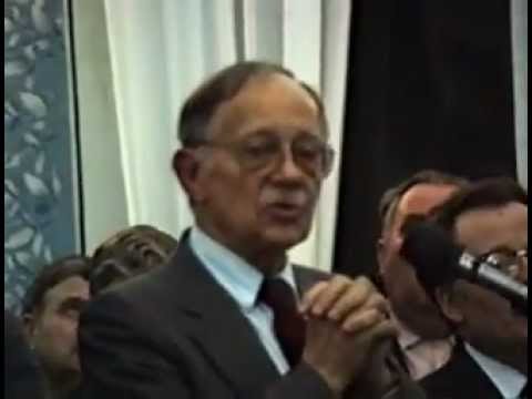 Ярл Николаевич Пейсти в церкви на Пухова. 1991 год.