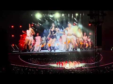 Jennie (BLACKPINK) — LIKE JENNIE | live from Barcelona