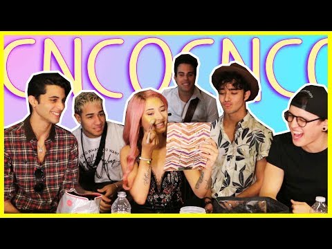 🌙 CNCO Narra Mi Video Cantando "MAMITA" | Laura Sanchez
