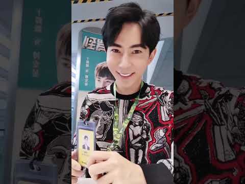 于朦胧 Yu Meng Long -【于朦胧直播】2020.01.07 做客 ''剧星驾到'' 直播间 聊新剧《青春抛物线》 爱心收养了第二条狗狗 ‘’火腿‘’