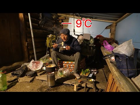 骑行西藏丙察察，害怕有野狼住进小屋，晚上吃火锅喝酒取暖壮胆