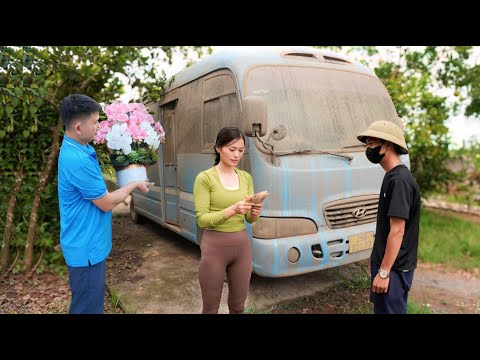 Time-lapse video: Girl restarts abandoned 29-seat Hyundai and turns it into a car (BUS CAFE)🛠🛠🛠
