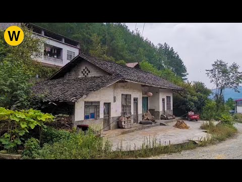 Running away from her alcoholic husband, mother and son renovated an old abandoned house