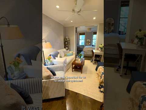 @SarahGCrawford made her 400-square-foot studio apartment feel traditional and a bit coastal🩵