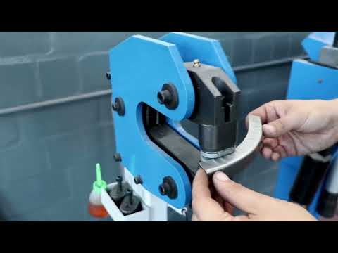 Basic principle of sheet metal processing: stretching and shrinking, the basis in car body constr...