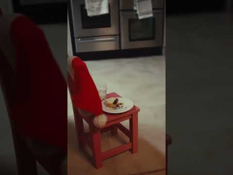 Noen julenisser bærer verktøykasse.