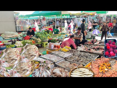 Phnom Penh Central Market 🇰🇭 | Fresh Seafood, Meat & Vibrant Market Scenes