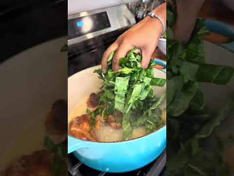 YOU CAN EAT COLLARDS IN THE SUMMER TIME TOO! HERE’S HOW TO MAKE THEM!