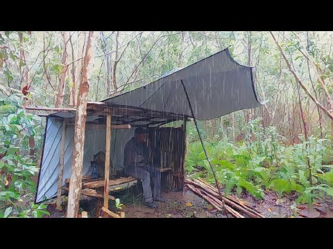 SOLO CAMPING HUJAN DERAS || MEMBUAT KABIN HUJAN-HUJAN SAMPAI KEBANJIRAN