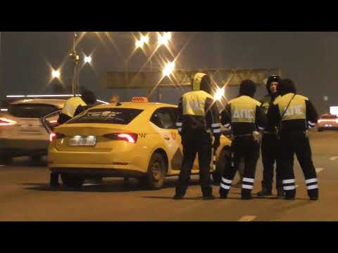 Рейд на такси. Как ведут себя ПИДРы с теми кто знает закон? Смотрите.