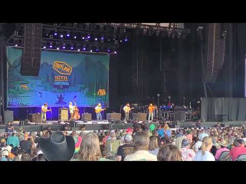 Billy Strings plays Drifter's Escape at Bob Dylan's 84th birthday show