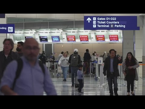 Rain rolling into North Texas could affect early Thanksgiving travel