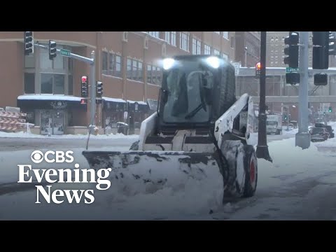 Heavy snow snarls traffic in Midwest as millions take to the roads for Thanksgiving