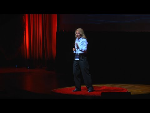 Βρες τον στόχο σου και μην τα παρατάς! | Maria Polyzoy | TEDxPatras