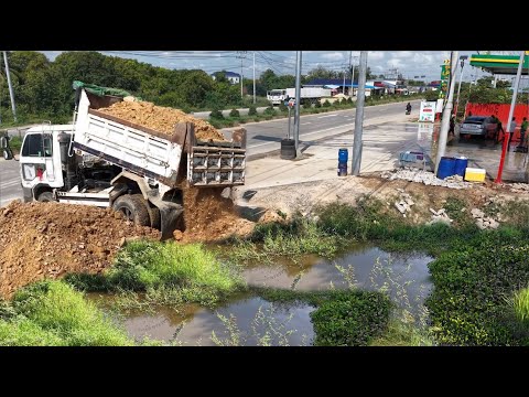 Be Watchful Landfill A New Project!Useing Dump Truck Pouring Soil,expert Skills Dozer Pushing Soil 