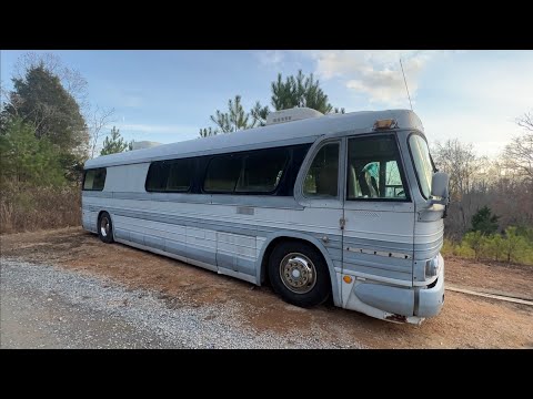 Vintags bus brought back to life and inspected before sale
