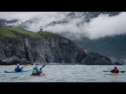 Край. Морской каякинг на Камчатке.
