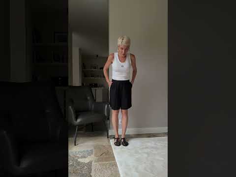 📌 Are you still wearing shorts like this? #stylemistakes #outfitideas #fashiontrends