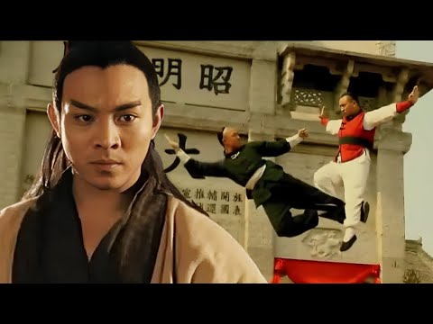 On the stage, a master strikes deadly; a fool awakens supreme skill in peril and kills in a flash!