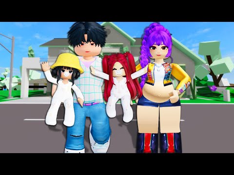Rumi Is PREGNANT With TWINS Mira and Zoey in Roblox! (Kpop Demon Hunters)