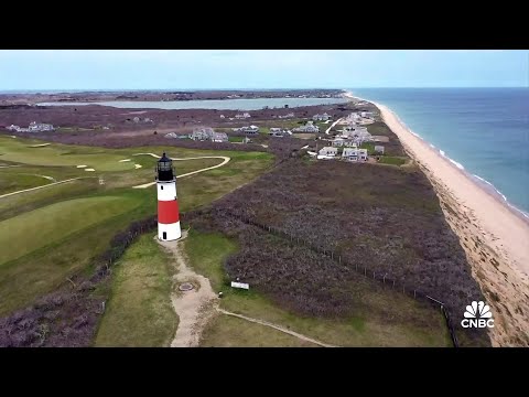 American coastal houses face erosion and dwindling home values