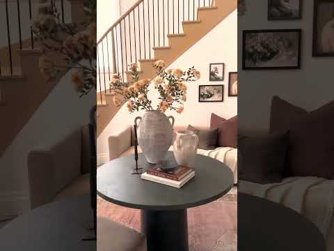 An entryway that inspires ✨ #interiordesignideas #entrywaymakeover #homedecor #interiordesigntrends