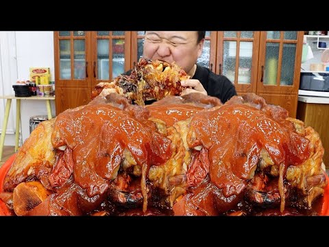 Ah Qiang makes ”Spicy Braised Beef Trotters”, it's so enjoyable to tear it apart and eat it｜Mukbang
