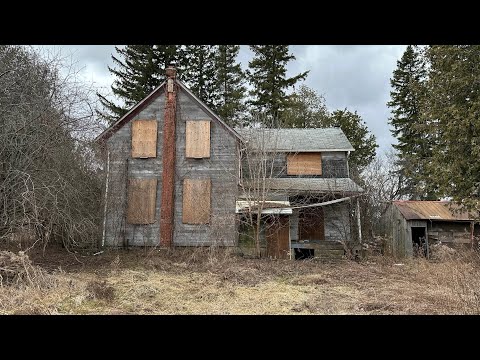 I made a terrifying discovery at this Super creepy ABANDONED house (found grave stones!)