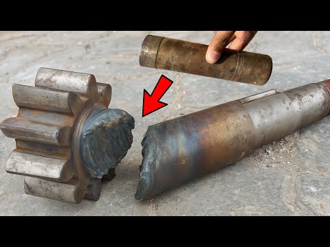 IMPOSSIBLE Repair? Saving a Bulldozer Drive Shaft with a Simple Iron Bar by Technical Method