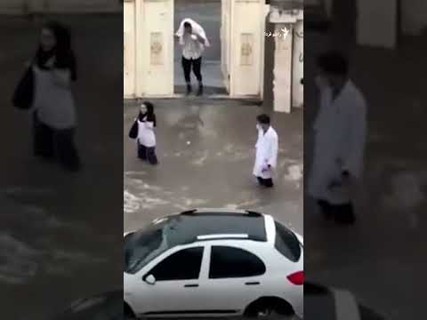 جاری شدن سیل در بندرعباس